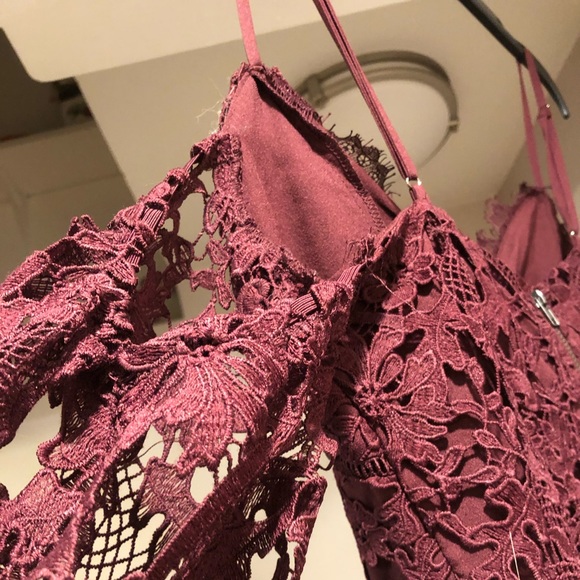 ASTR maroony purple lace cold shoulder sleeveless dress 
- size xs - Picture 5 of 5